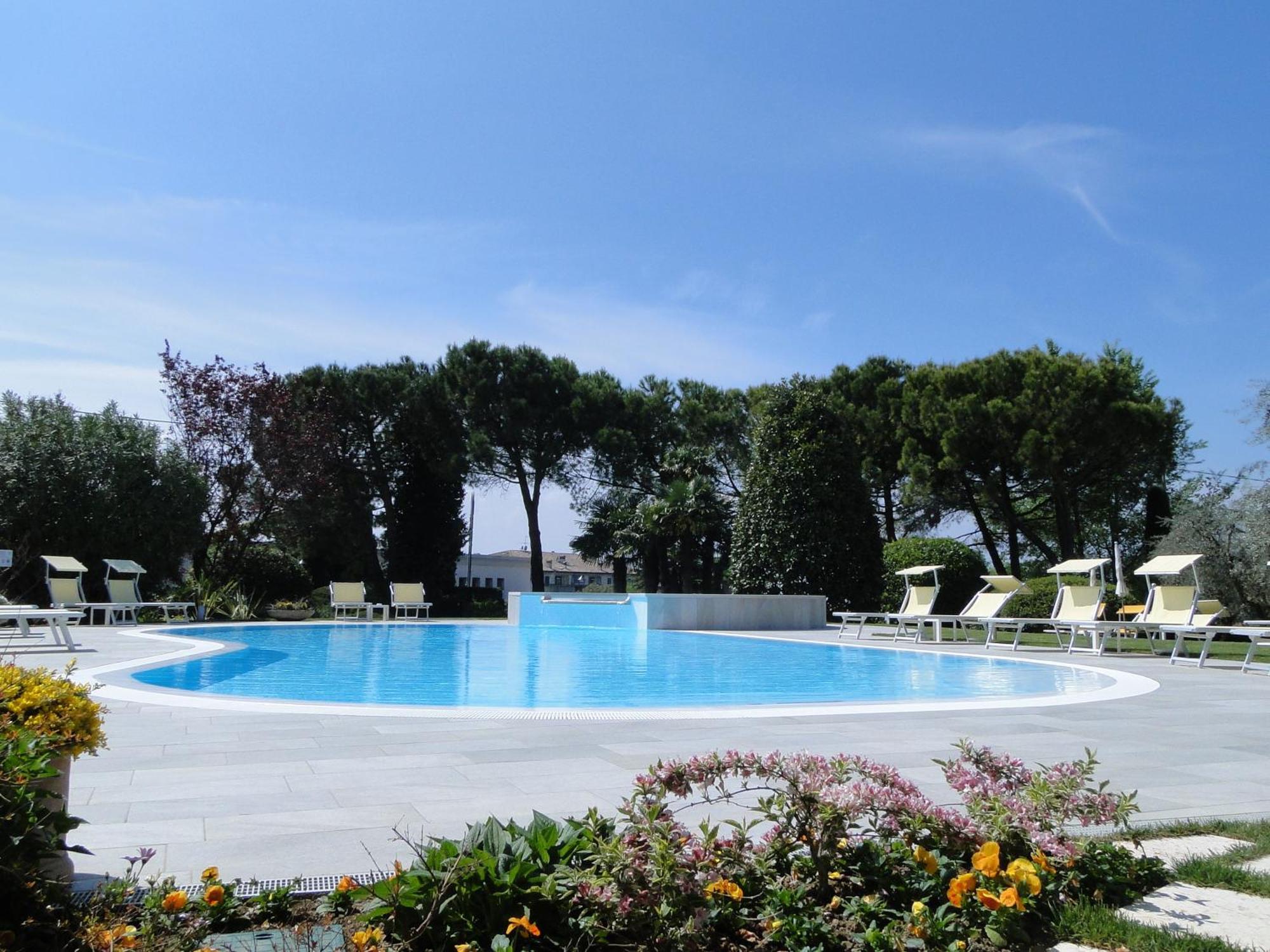 Hotel Giulietta Romeo Lazise Exterior photo