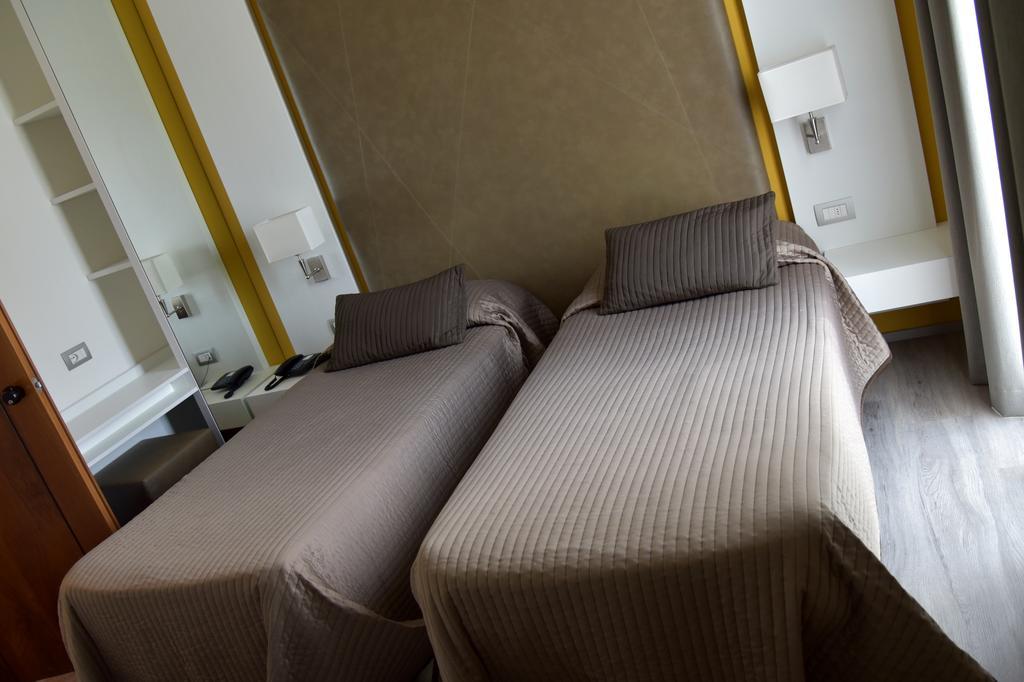 Hotel Giulietta Romeo Lazise Exterior photo