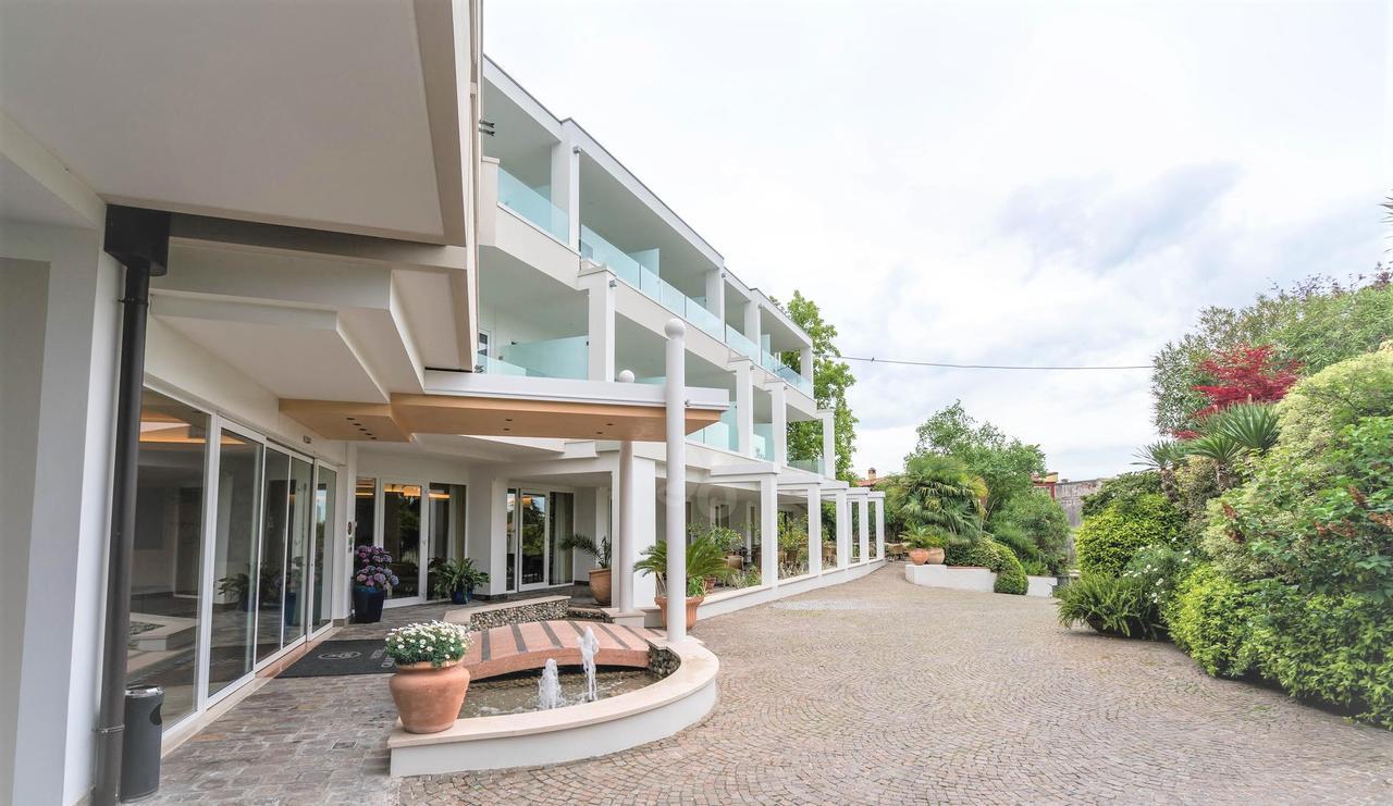 Hotel Giulietta Romeo Lazise Exterior photo